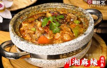 香妃鸡恋上鱼爆火！跨界美食如何吸引顾客？竞争力何在？速探！