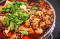 肥肠鸡如何成美食界？创业者如何创新把握这舌尖上的黄金机遇！