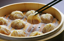 灌汤包制作秘诀何在？创业之路如何脱颖而出？速探传统美食新生之谜！