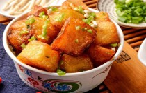 锅巴土豆广告招牌图怎么设计？触动人心，吸引眼球，速来学技巧！