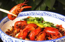 如何爆红美食界？小龙虾系列创业秘籍，打造夜宵王者的独特之路！