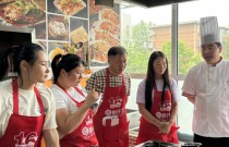 「纸包鱼学员日营业额6000+」顾客反馈：一位难求，排队一小时也要吃！
