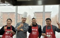 「锡纸烧，落地成功」出摊就排队，老板直呼：忙疯了！