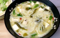想学做正宗鱼粉？手把手教你配料与烹饪技巧