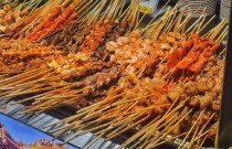 麻辣烫串串香摆地摊，一天能赚多少钱？3大关键点决定生意火爆与否！