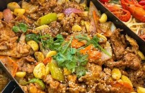 戳子肉是哪里的特色？揭秘这道地方美食的独特魅力！