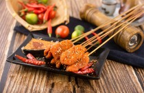 炸串一天卖500挣钱吗？餐饮创业的盈利潜力分析