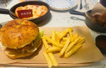鸡胸肉做汉堡包怎么腌制？掌握这几招，口感鲜嫩又多汁！
