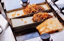 锅巴饭小吃摆摊出餐快吗？操作简单，教你高效开摊赚钱！