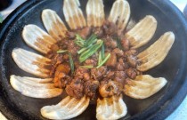 地锅鸡加盟店利润高吗：还在观望？机会就在眼前~