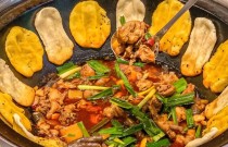 地锅鸡店赚钱吗？别小看这口锅，它能给你带来意想不到的收获！