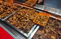 ​​卤鸭货教程全解析：从选料到卤制，手把手教你做出香飘半条街的老卤味​​