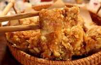 夫妻摆摊卖炸鸡，日入 1788？秘诀藏在分工里？