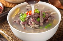 羊杂汤的好处和功效有哪些?懂行的人都知道,它是秋冬最养人的一碗汤!