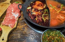 地摊火锅赚钱吗？成本小生意大，学好技术摆摊也能月入不愁！