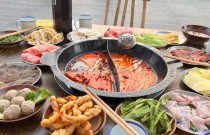 摆地摊火锅怎么做？教你低成本起步技巧，一锅热气闯出餐饮新路子！