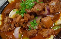 地锅鸡锅底配方怎么做？掌握比例与火候秘诀，地锅香气四溢人人夸！