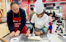 开肉夹馍店赚钱吗？很多人只看到生意火，却忽略了做好肉夹馍的关键