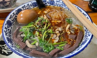 学鸭血粉丝汤一般学费多少？掌握正宗做法不难，关键是找对地方！