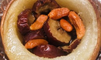 冰糖烤梨能赚钱吗？操作简单出餐快，街头创业新选择！