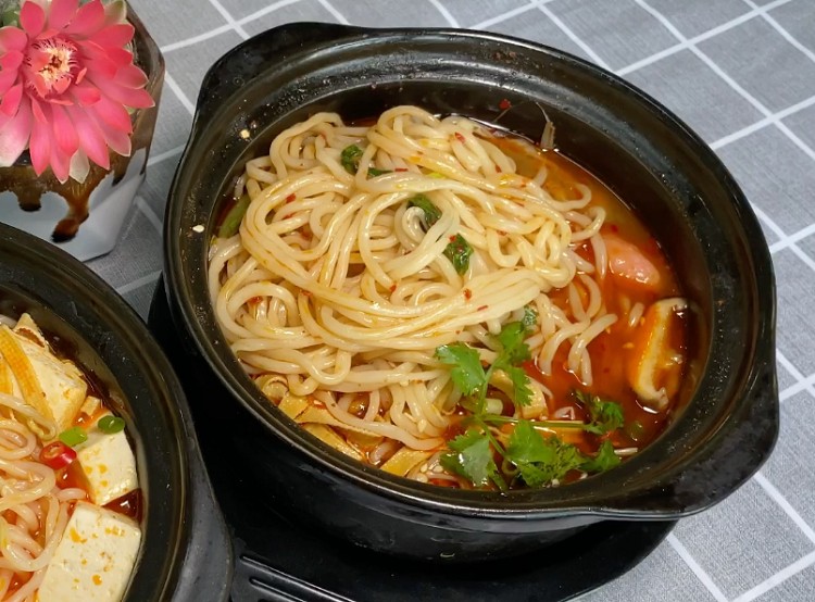 砂锅面