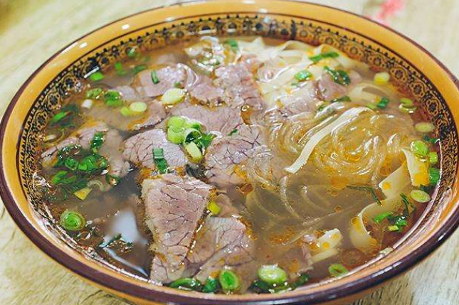 探索经典风味，掌握牛肉汤的秘密：原料到技术全揭秘