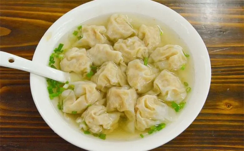 想学做馄饨？汤鲜皮薄馅多，馄饨培训基地竟能带来这些惊喜！