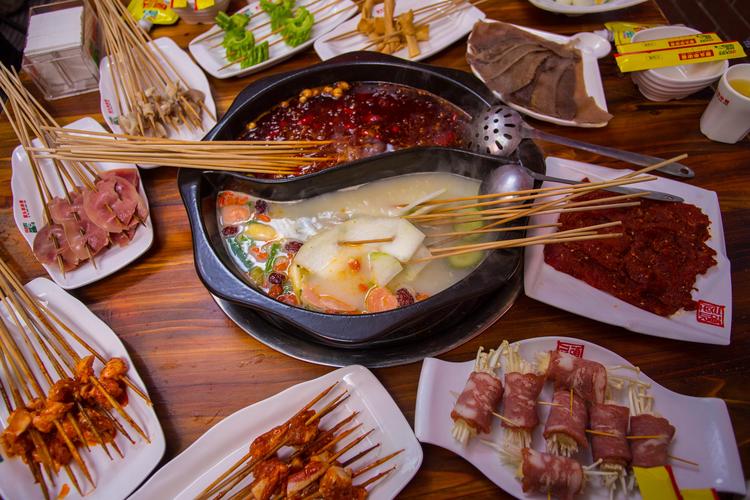 钵钵鸡培训需要多少钱？了解这几个关键点，让你轻松开店！