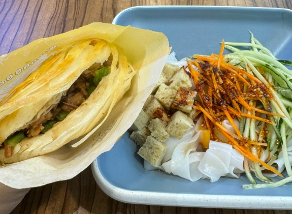 凉皮肉夹馍实体店教学：新手创业者的“黄金搭档”还是“坑”？