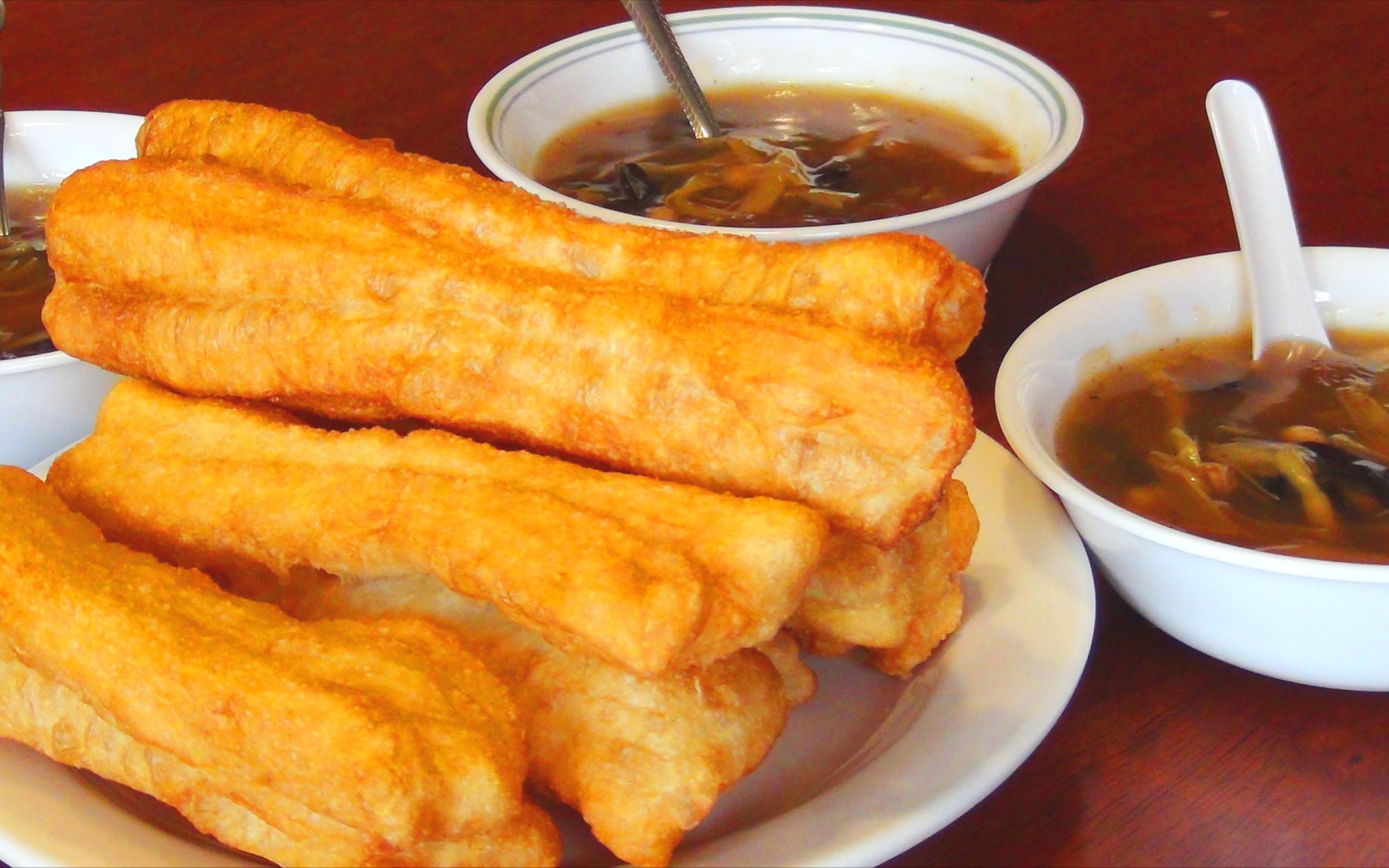 早餐油条制作技术，教你做出外脆内软的完美油条！