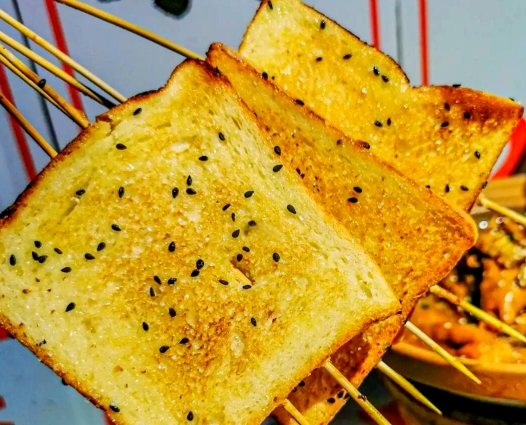 烤面包片的做法：如何烤出外脆内软的美味面包片？
