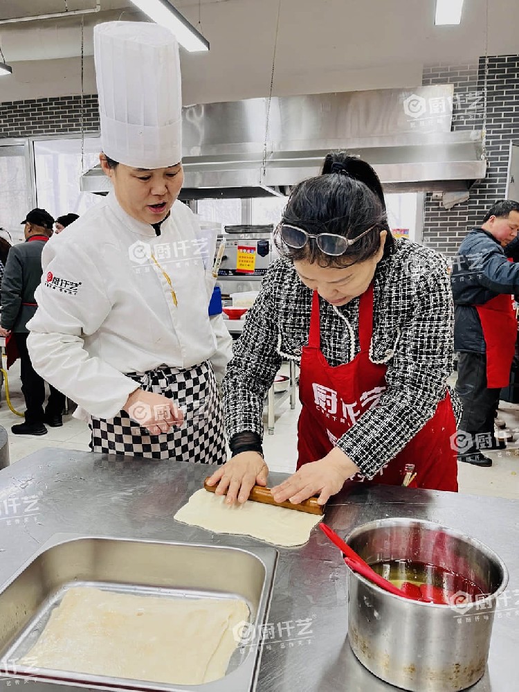 学校门口开早餐店赚钱吗？客源稳定，回本快！