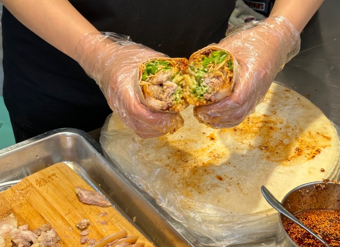 一天卖50个卷饼挣钱吗？小本创业行不行，算账就知道！