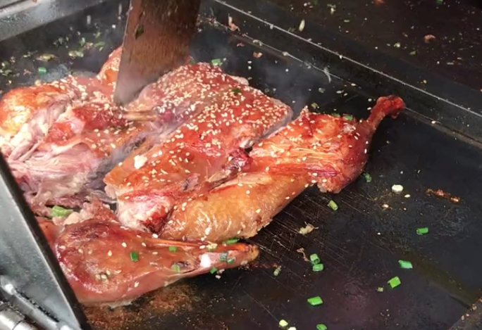 铁板烤鸭挣钱吗？利润空间大不大，创业靠谱吗！