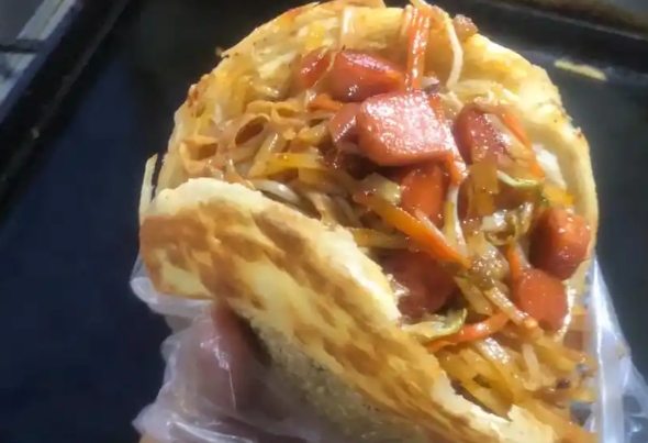 铁板饼夹菜技术培训？操作简单，学会就能开店赚钱！