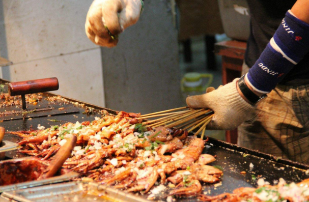 大学食堂最火爆的项目？为什么这么火，创业者都盯着它！