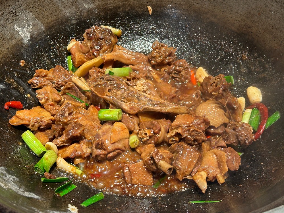 地锅鸡怎么做最正宗？掌握秘方，一锅就能翻本，摆摊赚钱真不难！