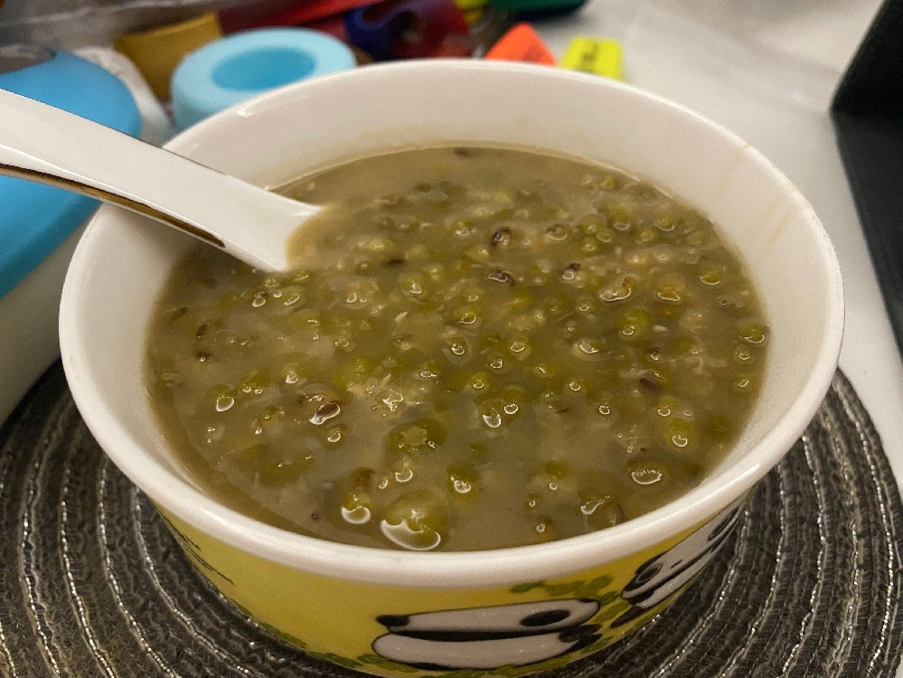 8 斤绿豆做冰镇绿豆沙,100 多杯快速售罄