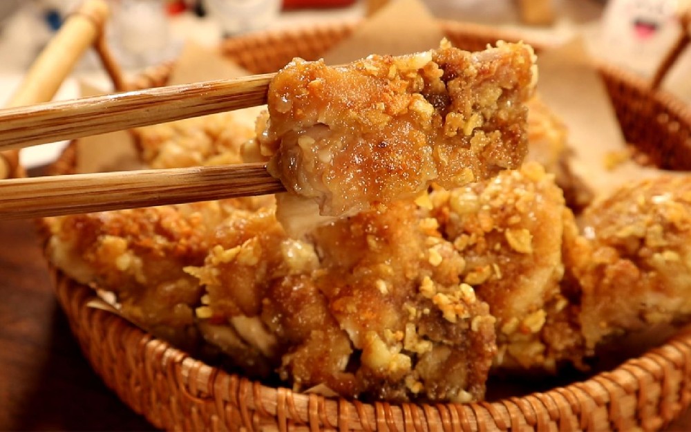 夫妻摆摊卖炸鸡，日入 1788？秘诀藏在分工里？