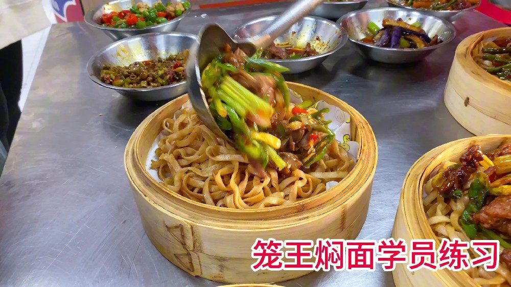 摆摊卖笼笼面，1 小时卖 1600 元？关键在 3 点！