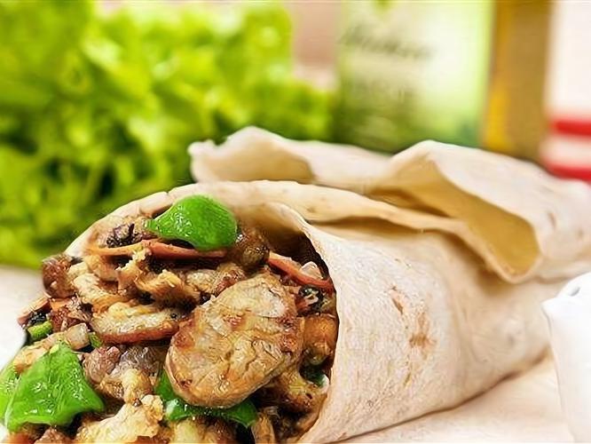 开个卷饼店一年赚多少？从选料到运营，手把手教你算清“盈利账”