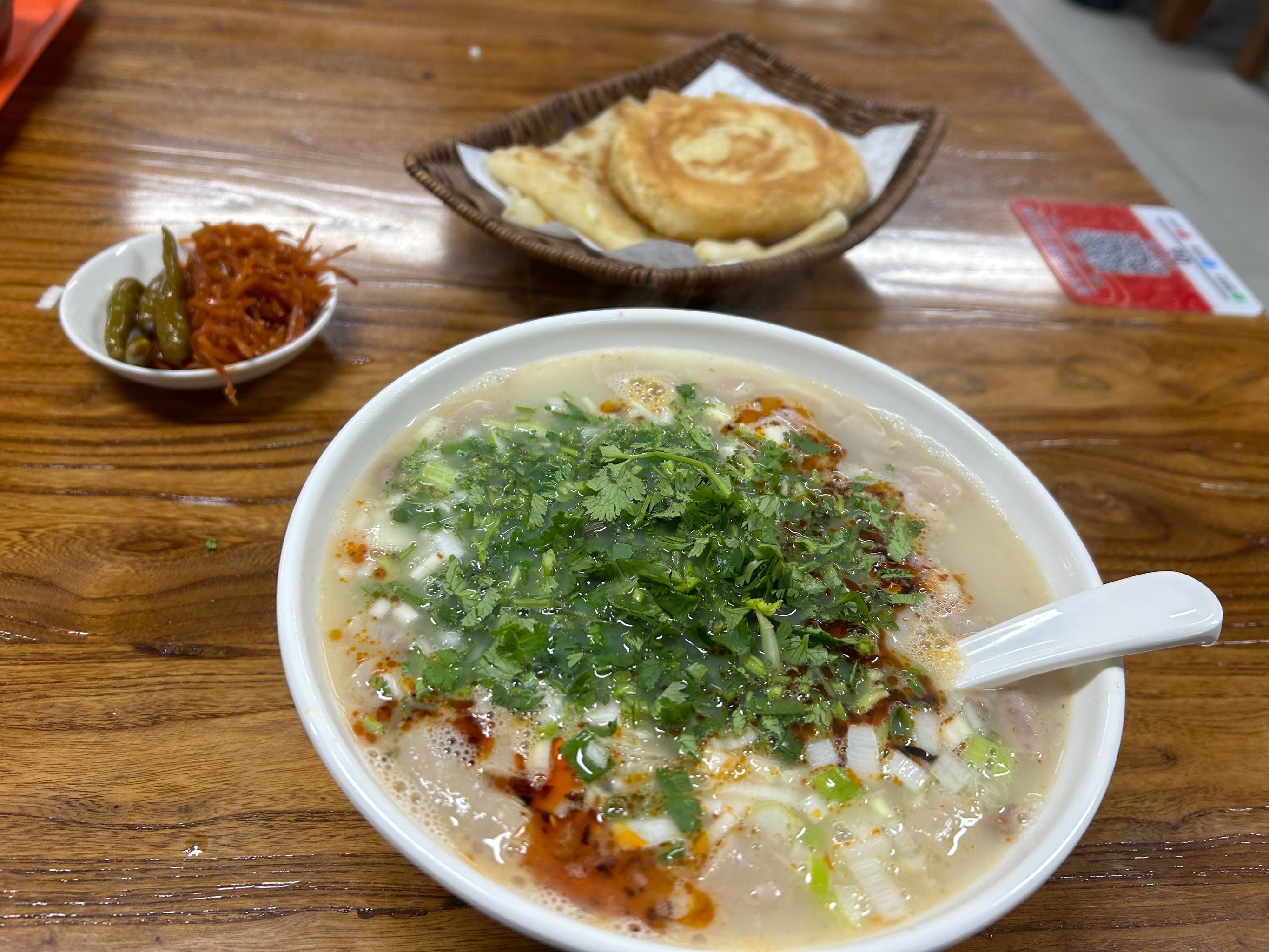 开个单县羊肉汤挣钱吗？掌握这几点技巧，味道稳、客源足、生意自然来！