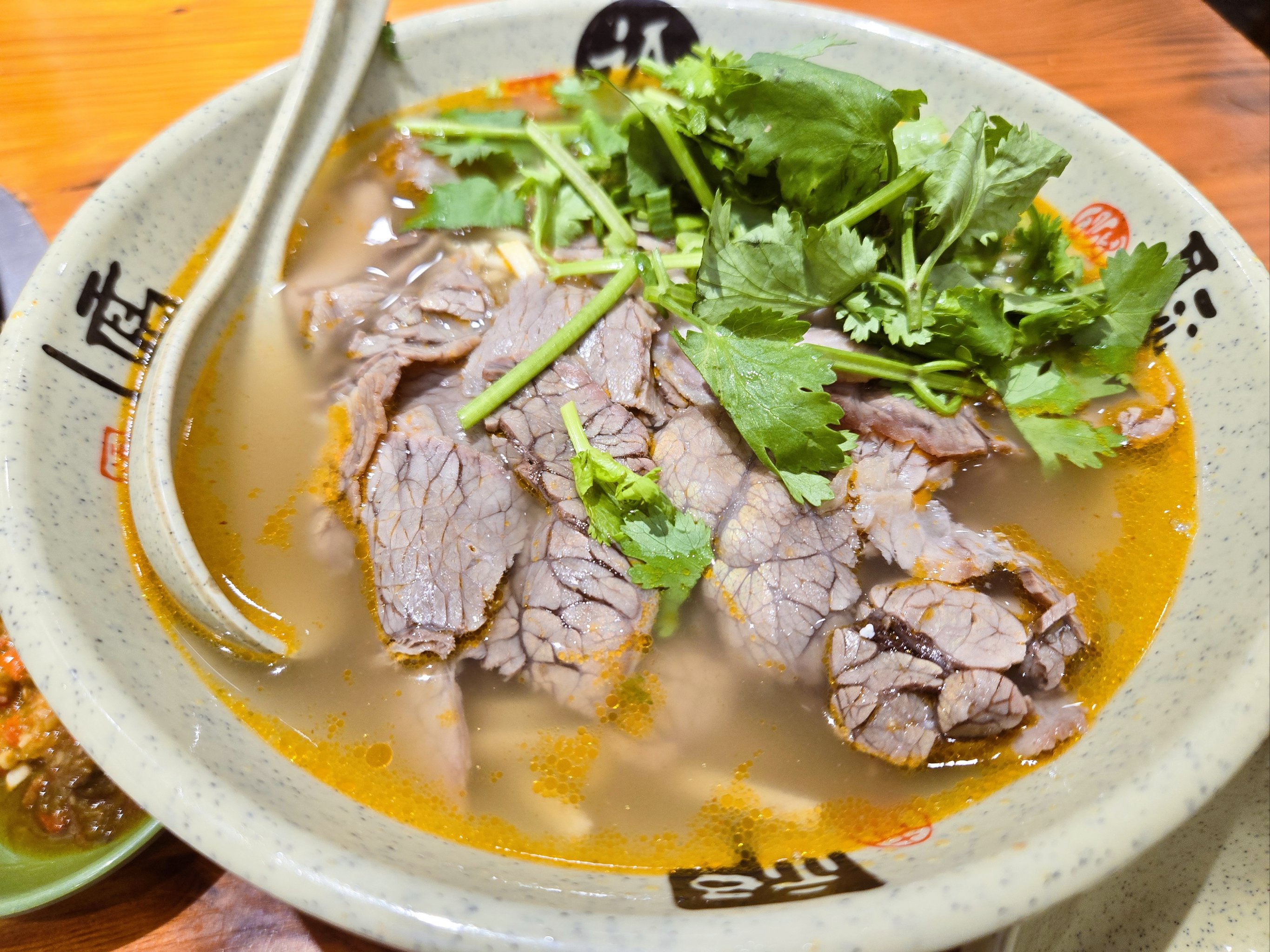 牛肉粉的汤做法及配方揭秘？香浓汤底怎么熬，味道才够地道！