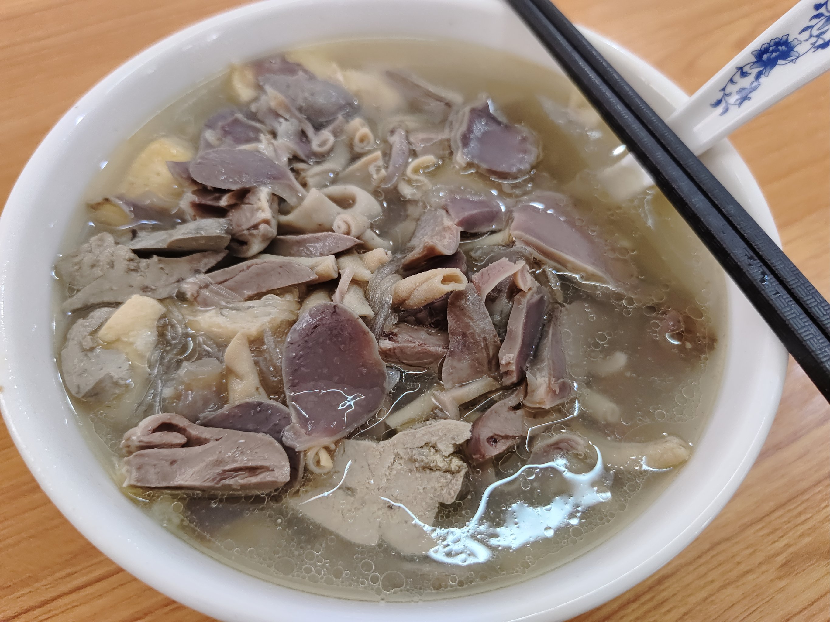 鸭血粉丝汤的地道做法原来有门道？香浓鲜滑的秘诀都藏在这一碗汤里！