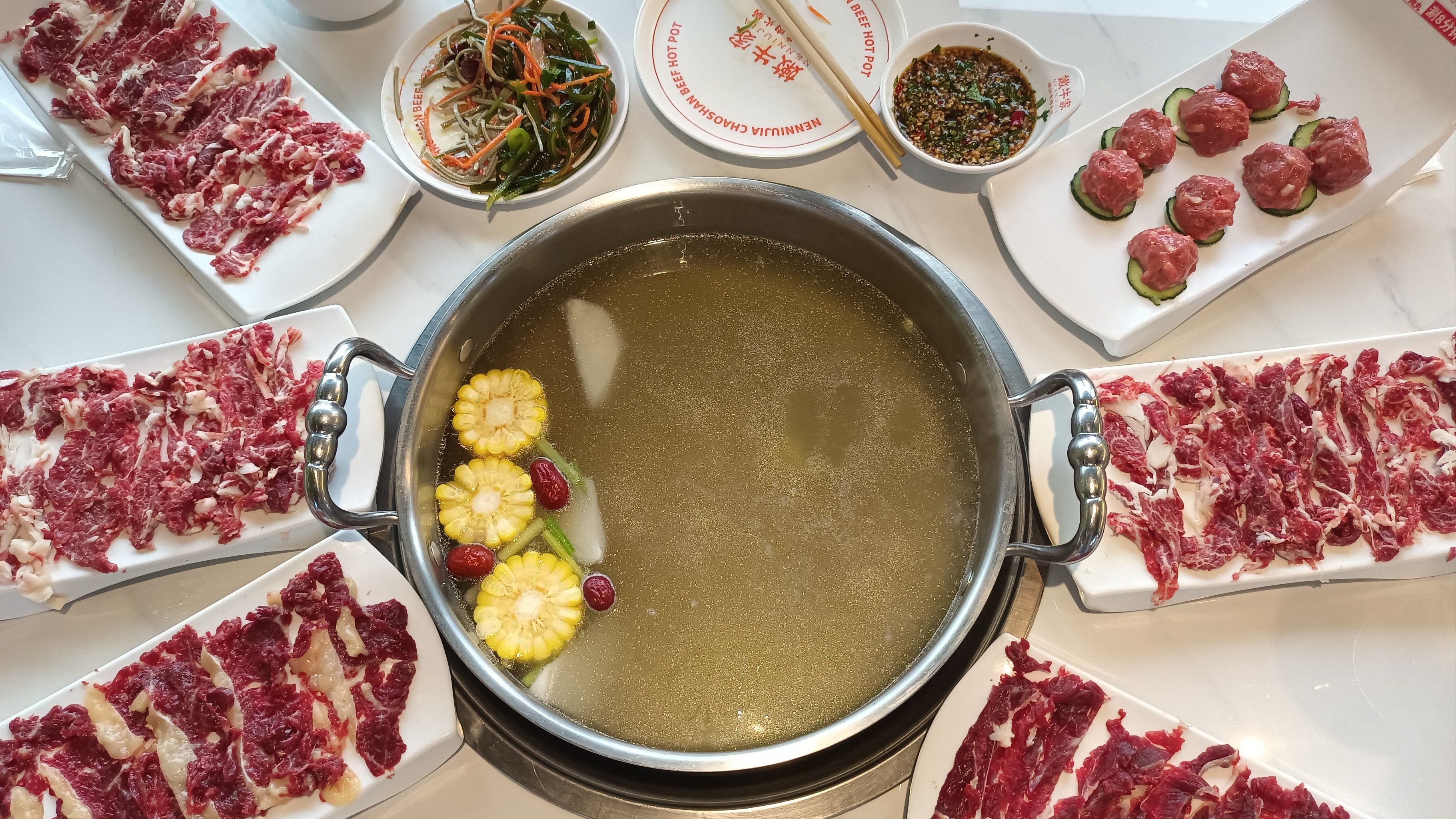 开家潮汕牛肉火锅店要多少钱？鲜切牛肉加现熬汤底，凭啥成餐饮黑马！