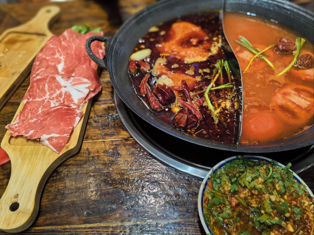 地摊火锅学费多少钱?想靠小火锅摆摊赚钱,关键不是价格而是学到真本事!