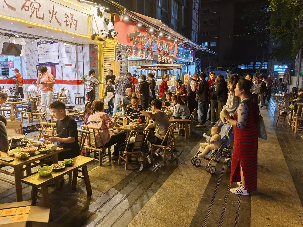地摊火锅利润分析？小本创业别瞎冲，这几条经验能让你越摆越赚！