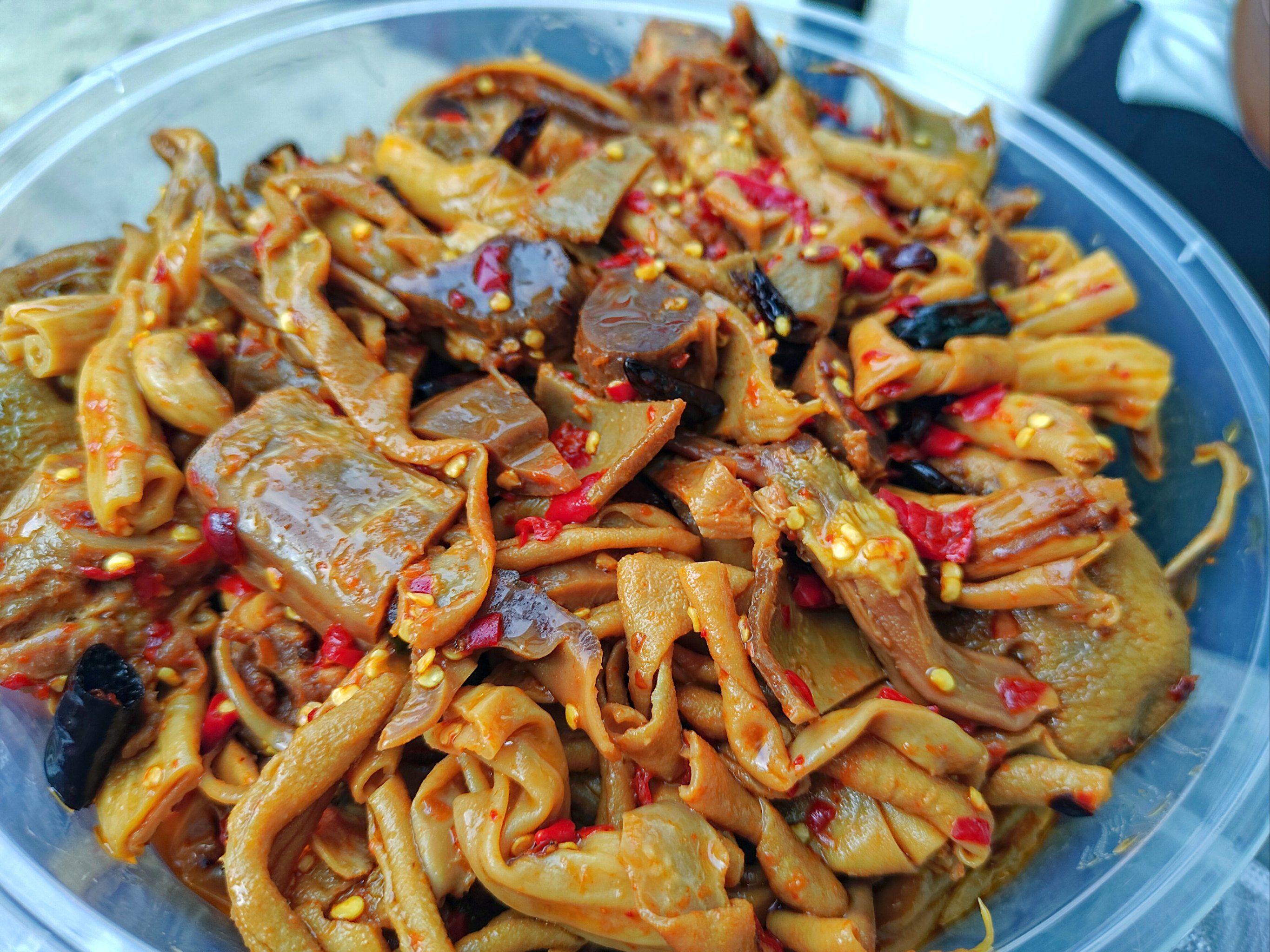 卤味摊适合摆在哪些地方?地段选得准,摊位小也能天天排队!