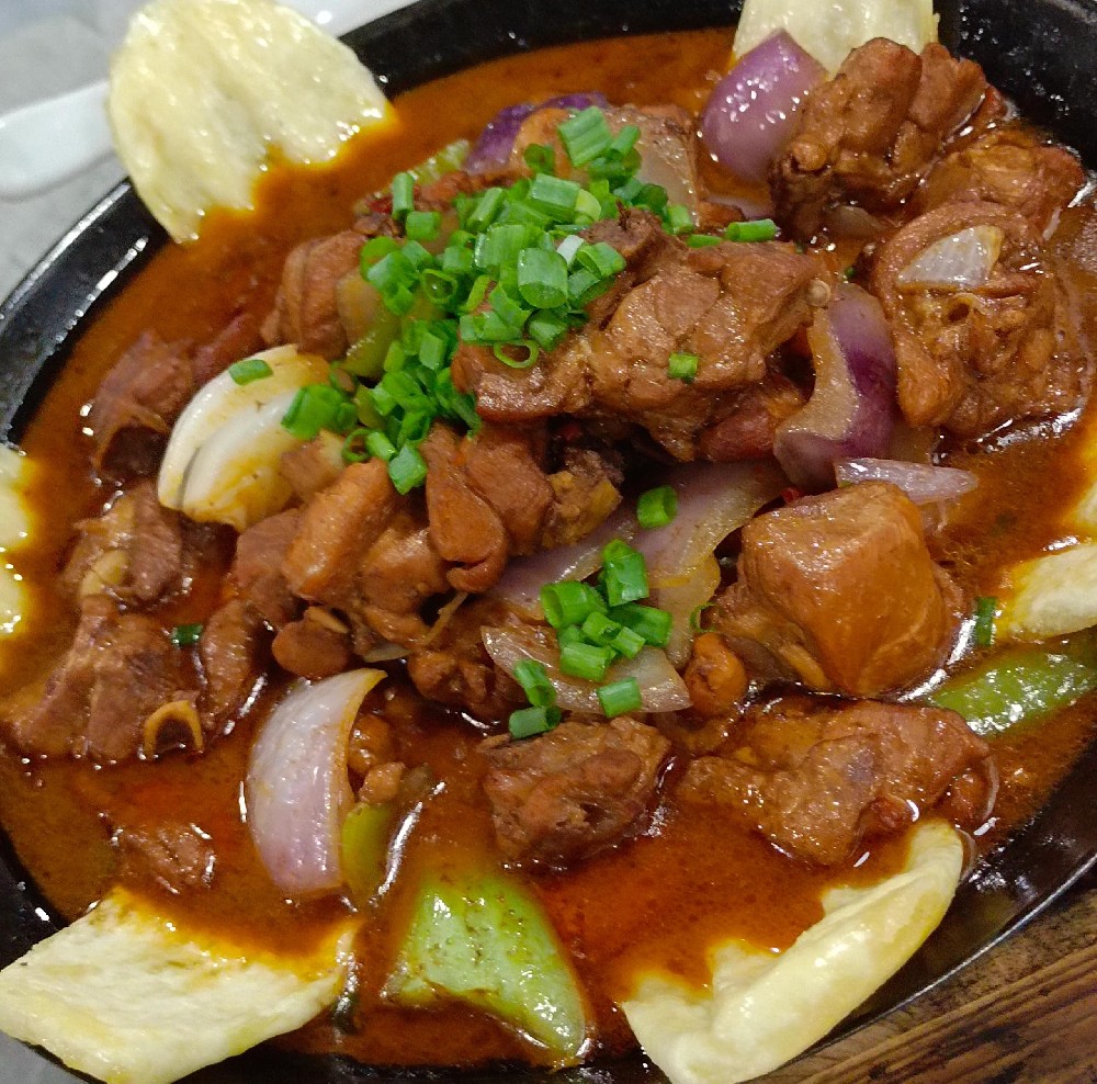 地锅鸡锅底配方怎么做？掌握比例与火候秘诀，地锅香气四溢人人夸！