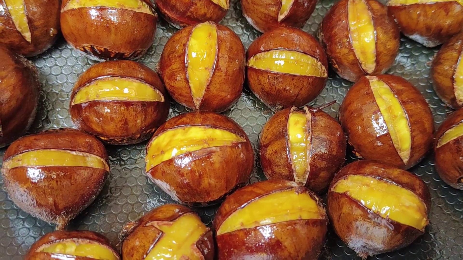 糖炒栗子配方比例怎么调？掌握这几点技巧，香甜不糊壳，出锅香飘十米！